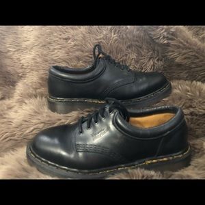 De. Martens Aireair 8053